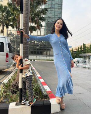 Kaneungnij Jaksamittanon Instagram - มีเด็กมาด้วยค๊าาา 
@seoulrich19_official