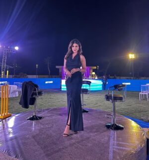 Karishma Kotak Instagram - So happy to be back in Raipur to host a fun evening for @ypo_cg 🎤 #beyondboundaries 🏏