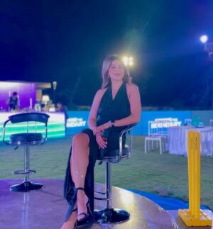 Karishma Kotak Instagram - So happy to be back in Raipur to host a fun evening for @ypo_cg 🎤 #beyondboundaries 🏏
