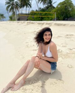 Actress Karishma Tanna HD Photos and Wallpapers March 2025