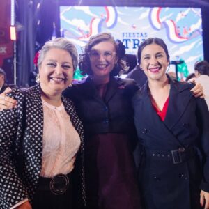Karol Cariola Instagram - Tenemos candidata a Presidenta de Chile y es nuestra compañera @jeannettejararoman ❤️ con una trayectoria impecable en distintas tareas y roles, es por eso que  la admiro profundamente.

Desde su rol como ministra del trabajo lideró importantes avances como las 40 horas, aumento del salario mínimo, reforma de pensiones, ley karin, entre otros avances para las y los trabajadores de nuestro país. Jeanette tiene la experiencia y liderazgo necesario para gobernar y mejorar la calidad de vida de todas las chilenas y chilenos 🇨🇱