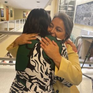Karol Cariola Instagram - Tenemos candidata a Presidenta de Chile y es nuestra compañera @jeannettejararoman ❤️ con una trayectoria impecable en distintas tareas y roles, es por eso que  la admiro profundamente.

Desde su rol como ministra del trabajo lideró importantes avances como las 40 horas, aumento del salario mínimo, reforma de pensiones, ley karin, entre otros avances para las y los trabajadores de nuestro país. Jeanette tiene la experiencia y liderazgo necesario para gobernar y mejorar la calidad de vida de todas las chilenas y chilenos 🇨🇱