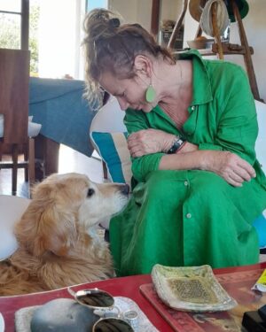 Katherine Salosny Instagram - Sol de mi vida gracias por esta parte de mi historia ..11años juntas mi tremenda compañera junto con mi Rusito..tu ausencia será triste para nosotros pero estarás siempre presente recordando todas tus locuras..mi sonrisa eterna gracias a ti..te amamos mamita hermosa ❤️vuela y nada siempre en Tunquen!!