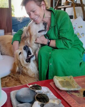 Katherine Salosny Instagram - Sol de mi vida gracias por esta parte de mi historia ..11años juntas mi tremenda compañera junto con mi Rusito..tu ausencia será triste para nosotros pero estarás siempre presente recordando todas tus locuras..mi sonrisa eterna gracias a ti..te amamos mamita hermosa ❤️vuela y nada siempre en Tunquen!!