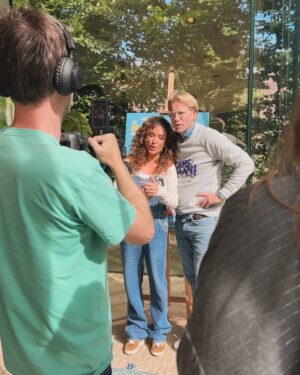 Katja Schuurman Instagram - Vandaag persdag voor @demannenmakerfilm : Vanaf 17  oktober in de bioscoop! (Of de 16e al, als je naar een van de vele ‘ladiesnights’ in het land gaat. Of naar een prosecco avond, voor iedereen! @pathenederland @vue @vuecinemasnl @huubsmit @melissa_drost @gverbaan @leoalkemade @independentfilmsnl @jamel.aattache #film #bioscoop #pers #geengewoneromcom #romcom #vrienden #😁