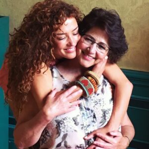 Katja Schuurman Instagram - Gefeliciteerd mijn mooie moeder! #mama #76 #verjaardag
