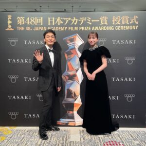 Kaya Kiyohara Instagram - 第48回 日本アカデミー賞
映画『碁盤斬り』にて
優秀助演女優賞をいただきました。
⁡
たくさんの先輩方の言葉や温度に触れて
刺激的な時間を過ごすことが出来ました。
改めてここからまた実直に、丁寧に
映画作りと現場と向き合っていきたいです。
⁡
『碁盤斬り』でご一緒させていただいた
草彅剛さんをはじめとする
たくさんのスタッフ・キャストの皆さま
そして劇場に足を運んでくださった皆さまへ
心からの感謝を込めて。
ますます精進してまいります！
.
#碁盤斬り
#草彅剛　さん