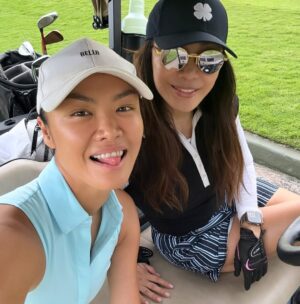 Kelly Tandiono Instagram - Keep calm and golf on ❤️
.
#SentosaGolfClub #golf #golfer #Singapore