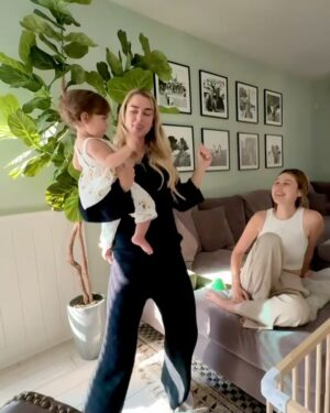 Kelsey Owens Instagram - Little moments from yesterday that fill my heart🥹 So grateful to be Sunday’s Godmommy!