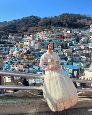 Kiko Mizuhara Instagram - 祖先の故郷、釜山へ。
おばあちゃんと一緒に家族旅行🐙🇰🇷
初めての釜山！祖先の事をたくさん考えた🚶💭
家族で来られて良かった。また帰ってくる！🫶🏻
✴︎
Visiting my ancestral hometown, Busan, with my grandma on a family trip❤️ It's my first time in Busan, and I've been reflecting a lot on my ancestors. I'm so grateful to be here with my family. Can't wait to come back again!