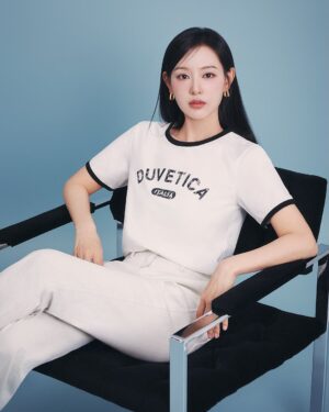 Kim Ji-won Instagram - #duvetica #듀베티카 ♥︎🖤♥︎