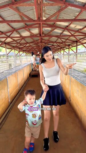 Kimberly Chia Instagram - Another weekend…another activity to do in Singapore!🐊

This is at Long Kuan Hung Crocodile Farm!
#comewithmeKC #whattodoinSG
