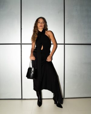 Kinzy Diab Instagram - A night with Givenchy 🤍 @givenchy 

Creative Direction: @alielshenawyy 
Photography : @misbahchowdhury 
Styling: @mohamedashraff 
Make Up: @laloge_uae
