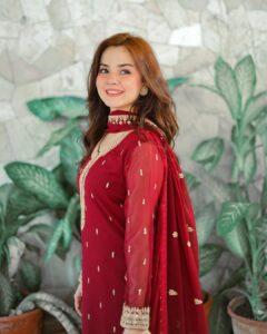Actress Komal Meer HD Photos and Wallpapers March 2025