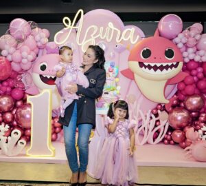 Krisdayanti Instagram - Selamat ulang tahun pertama cucu Gemmi @azuraatta ,dan selamat berbahagia untuk keluarga kecil tersayang @aurelie.hermansyah @attahalilintar @ameenaatta 

#1111