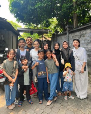 Krisdayanti Instagram - Bismillahirahmanirahim minta restunya Papa 🤍