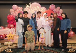 Krisdayanti Instagram - Happy Birthday AZURA sayang 🤍

Cake by @veroz_cakery
