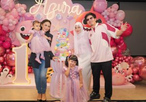 Krisdayanti Instagram - Happy Birthday AZURA sayang 🤍

Cake by @veroz_cakery