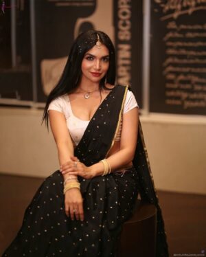 Kriti verma Instagram - Simply desi ❤️🧿🫰

#kriti #saree #indian #actress #telugu