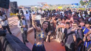 Kriti verma Instagram - When the tickets are sold out and you bring light to the show with a mesmerizing energetic performances…. One heck of a show time 🧿♥️🔥🔥 

#kriti #dance #kritiverma #event #actress
