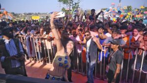 Kriti verma Instagram - When the tickets are sold out and you bring light to the show with a mesmerizing energetic performances…. One heck of a show time 🧿♥️🔥🔥 

#kriti #dance #kritiverma #event #actress