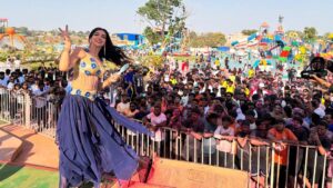 Kriti verma Instagram - When the tickets are sold out and you bring light to the show with a mesmerizing energetic performances…. One heck of a show time 🧿♥️🔥🔥 

#kriti #dance #kritiverma #event #actress