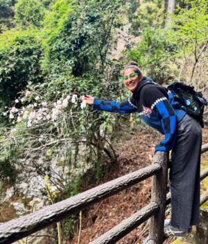 Kubbra Sait Instagram - Writing caption after my BIG FAT THUMBS CLICKED - POST!!!!✉️ 

Day 1 in Kawazu, Izu Peninsula.

Saw (some) last few cherry blossoms, 🌸 hanging loosely on a thread of branches… they made some really cute photos. The teeeny tinyyyy cafés were the cutest and the oldest, cutest peeps served us our meals. 

Happy days 🙌🏽

#Japan #travels #KubbraSait #happiness #joy #love #laugh #india