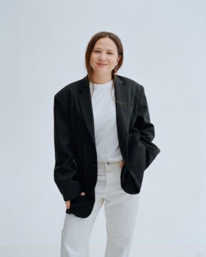 Laura Felpin Instagram - Laura Felpin est partout en ce printemps. L’actrice de 35 ans est à l'affiche de Bref. 2, Banger, L'Amour c'est surcoté et fait partie des voix françaises de Minecraft, le film. Révélée sur les réseaux sociaux et acclamée sur scène avec son premier spectacle Ça passe, la Mulhousienne d’origine est devenue l’une des comédiennes françaises les plus populaires grâce à son humour détonnant et son sens aigu du personnage. Après des années d’hyper-activité, elle souhaite désormais lever un peu le pied et savourer tout ce que son art lui a offert. @laura_felpin se confie longuement dans un entretien à découvrir dès maintenant sur le site de GQ France. Cliquez sur le lien dans la bio.

Journaliste : @adamsncz_
Photographies : @sashamarro