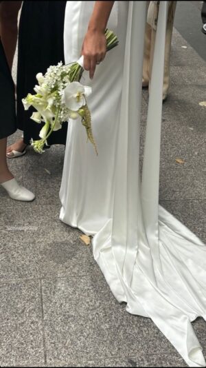 Lauren Luthringshausen Instagram - Professional wedding guest turned bride unsolicited opinions aka i don’t want to pay for a cigar bar 🤷‍♀️
.
.
#weddingplanning #wedding #bride #weddingguest #bridal #funny #comedy #joke
