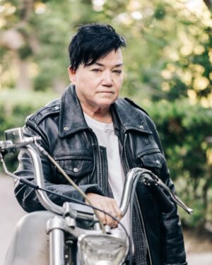Lea DeLaria Instagram - Beyond excited and grateful to share the astonishing cast of Old Dykes with you! 
The LEGENDARY @realleadelaria plays Mel 🏍️
@insta_xtine and @lvkennedy shine as Laurie 💅 and Terri 💐
And we can’t forget the magical @rae__333 and @milla.rennan who play Young Mel & Laurie! 📺

Shout out to @dpdcasting ✨

All photos by @xingerxanger 📸