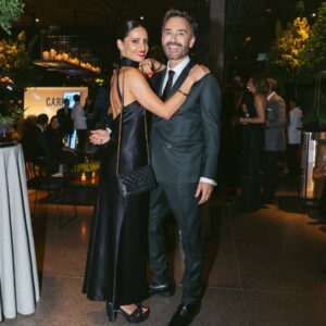 Leonor Varela Instagram - La  glamorosa Gala @exeed_bornformore con la Reina misma! ☺️ Este año hay una alianza con la @fundacioncare que vale la pena que vean 💗 siempre lindo ver amigos de la vida y nuevos 💓
.
.
Vestido @nuevelosangeles 
Joyas @casabarroschile 
Zapatos @prettyballerinaschile 
Glam @burby