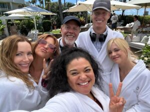 Leslie Mann Instagram - Working with these girls was a dream! I can’t wait for everyone to see #SpaWeekendMovie❤️I will miss you @islafisher @annafaris  @michellebuteau @scottmoorepix and #JonLucas ! Thank you, Australia🦘and @blackbearpics ❤️