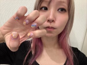 LiSA Instagram - ようこそ４月🥚💅🌈

#ちゅるん系ネイルで新学期💅🥚　#nails
#寒過ぎてヒートテックウーマンおかえり🦸‍♀️
@vingtnail_rieisogai

今年のお祝い武道館は５月なので、14周年の記念日当日はリサラボっ。で一緒にお祝いしてくださいっ🤭🎂🥂*✯✯✯
【リサラボ】
LiSAソロデビュー14周年を記念して、会員限定生配信「シークレットラボっ。～祝！LiSA14周年☆～」が決定🎂

特別な日を一緒をに過ごしましょう！

▽配信日時
4/20(日)20:00〜21:00

k.lxixsxa.com/s/n29/?ima=4843
#LiSA #リサラボ