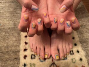 LiSA Instagram - ようこそ４月🥚💅🌈

#ちゅるん系ネイルで新学期💅🥚　#nails
#寒過ぎてヒートテックウーマンおかえり🦸‍♀️
@vingtnail_rieisogai

今年のお祝い武道館は５月なので、14周年の記念日当日はリサラボっ。で一緒にお祝いしてくださいっ🤭🎂🥂*✯✯✯
【リサラボ】
LiSAソロデビュー14周年を記念して、会員限定生配信「シークレットラボっ。～祝！LiSA14周年☆～」が決定🎂

特別な日を一緒をに過ごしましょう！

▽配信日時
4/20(日)20:00〜21:00

k.lxixsxa.com/s/n29/?ima=4843
#LiSA #リサラボ