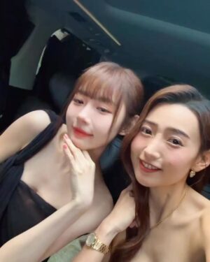 Lin Min-Chen Instagram - 再次感謝亞洲電影節的邀請🙆🏻‍♀️續上次為青年大使的身份特別緊張 而今年為頒獎嘉賓 還被安排與sunny導演一起 也見到好多朋友❤️ 這次還帶著姊姊和我一起 玩得很開心

Hair @chau.matt 
Make Up @minchen333 
Dress / @stellamccartney
Shoes / @christianlouboutin
Jewellery/ @fredjewelry