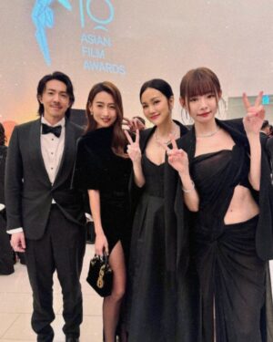 Lin Min-Chen Instagram - 再次感謝亞洲電影節的邀請🙆🏻‍♀️續上次為青年大使的身份特別緊張 而今年為頒獎嘉賓 還被安排與sunny導演一起 也見到好多朋友❤️ 這次還帶著姊姊和我一起 玩得很開心

Hair @chau.matt 
Make Up @minchen333 
Dress / @stellamccartney
Shoes / @christianlouboutin
Jewellery/ @fredjewelry