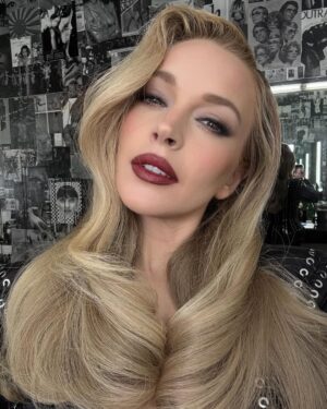 Lindsay Lohan Instagram - Glam O’🕰️. Almond milk hair 🥰