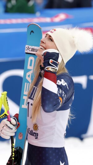 Lindsey Vonn Instagram - 2565 days later...

@lindseyvonn makes history at home becoming the oldest woman to ever podium in an alpine World Cup ❤️🎉

#stifelusskiteam #HERoic