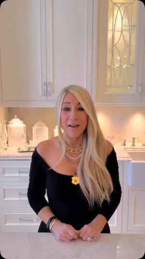 Lori Greiner Instagram - This is crazy! #opticalillusion #opticalillusions