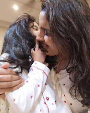 Maalica Ravikumar Instagram - No fancy celebrations for Christmas this year. Instead, I spent the entire day with my little one, with almost zero screen time for both of us. We cooked together, opened presents, did some crafts, had a little fight, made up afterwards, cleaned up the mess at home, and shared countless kisses. It was simple, yet my heart is full. 🧿

As I look back on the day, I'm reminded that it's moments like these that pass by in an instant, and we can't get them back…It made me realize that, no matter what we do, we should prioritize what truly matters! 

Why do we often work ourselves to till we get burnt out, missing out on precious moments with loved ones? Let's not forget to balance our lives, slow down, and enjoy the present ♥️. It's not always about taking aesthetic pictures or seeking external validation. 

Let's remind ourselves of what truly matters: love and connection✨

📝 A gentle reminder to myself and to you: Let's slow down, appreciate the little things, and focus on what brings us joy and fulfilment.  #Christmas2024