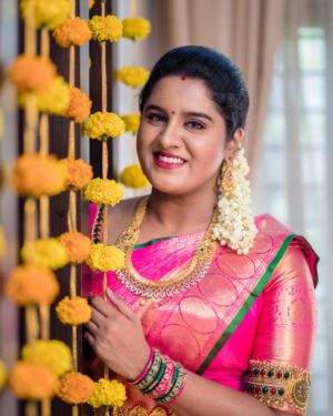 Maalica Ravikumar Instagram - Happy Pongal ✨
May the warmth and positivity of this festive season fill your life with joy, love and light ♥️