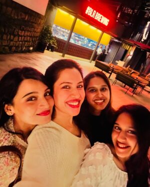 Maalica Ravikumar Instagram - A whirlwind week filled with people that fill me up 🩷🤍🖤