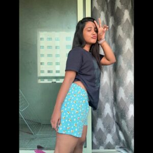 Madhu Meetha Instagram - Casual clicks 🥱#picture #picoftheday #cute #love #dubai #dubailife