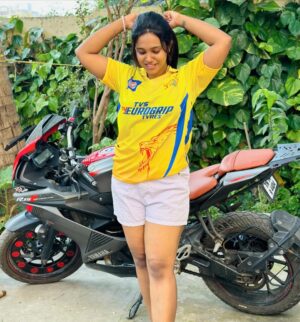 Madhu Meetha Instagram - Me With 0 cricket knowledge also excited 💛 IPL 
#ipl #ipl2024 #chennai #csk #instagood #instagram #fyp #explore #cricket #match #dhoni