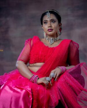 Madhu Meetha Instagram - Srilankan bride 🧚🏼‍♀️
Click @raviphotographs 
MUA and HMUA: @archana_hairandmakeup 
Jewellery : @saigoldcovering_rental_jewels _rental_jewels
Costume :  @fable_designs_