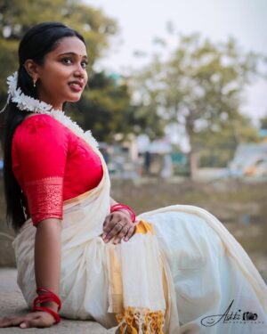 Madhu Meetha Instagram - Onam Ashamsakal🌸
.
.
#instagram #instadaily #instagood #instalike #instamood #picture #photo #photooftheday #portraitphotography #onam #kerala #trending #saree