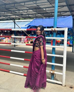 Madhu Meetha Instagram - 🌸can’t resist myself to post these pictures 🫣
#picoftheday #pictures #instagood #instagram #instagood #instadaily #explore #explorepage #exploremore #palani #temple #saree