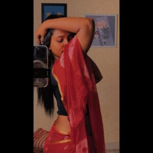 Madhu Meetha Instagram - Your desi girl in red saree ❤️📍#instagram #instagood #instadaily #instalike #love #cute #picture #fyp #explore #explorepage