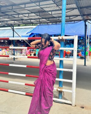 Madhu Meetha Instagram - 🌸can’t resist myself to post these pictures 🫣
#picoftheday #pictures #instagood #instagram #instagood #instadaily #explore #explorepage #exploremore #palani #temple #saree