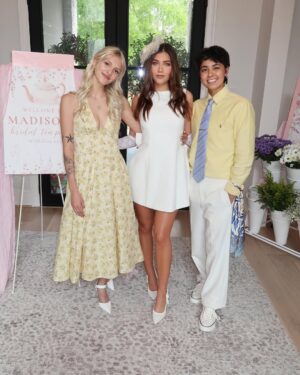 Madison Lewis Instagram - my girls 🥹 I love my girls. thank you to my auntie in-law for making me the best bridal shower !! 🩷🥺 I love every one of these women so much ! They are all kind hearted people with beautiful souls. … I missed my mama and my sista 🥹💙 

#justrememberyourebeautiful #bridal #bridalshower
